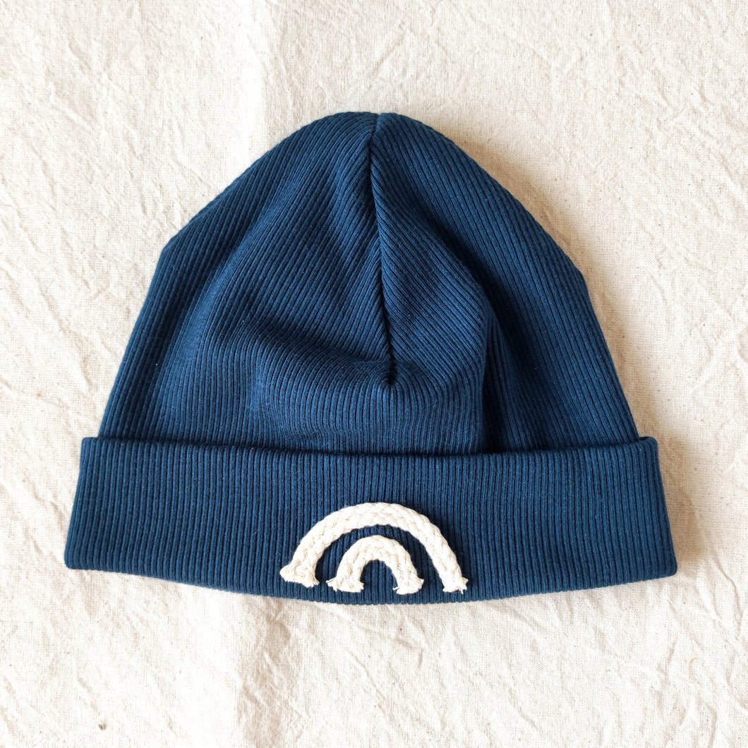 Kids Frühlingsbeanie - Blauer Regenbogen